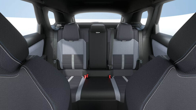 Vauxhall Grandland 157kW Design 73kWh 5dr Auto Electric Hatchback - Image 7